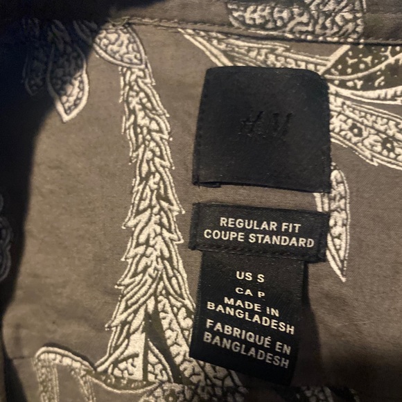 H&M button up floral design - Picture 3 of 3